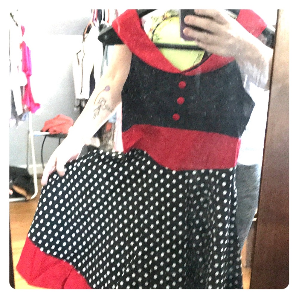 Detailed pin up style red/Blk dress